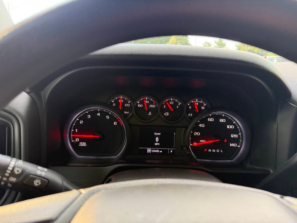 Chevrolet Silverado 1500 Vehicle Full-screen Gallery Image 31