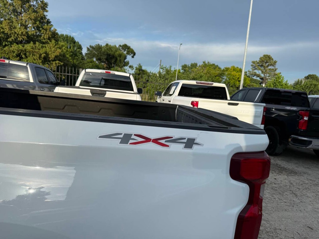 Chevrolet Silverado 1500 Vehicle Full-screen Gallery Image 34
