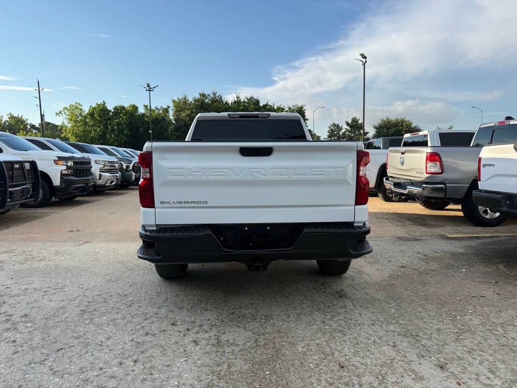 Chevrolet Silverado 1500 Vehicle Full-screen Gallery Image 38