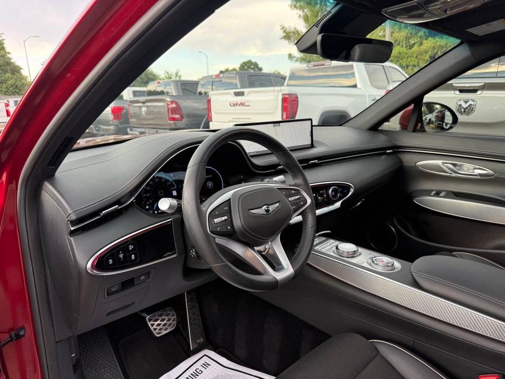 Genesis GV70 Vehicle Full-screen Gallery Image 06