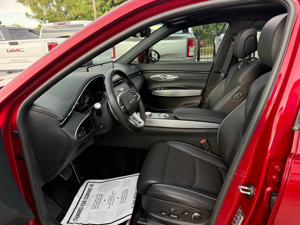 Genesis GV70 Vehicle Full-screen Gallery Image 07