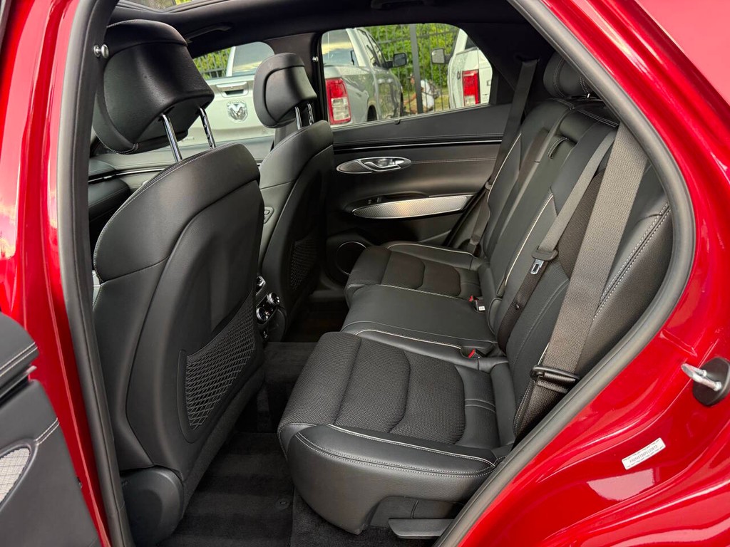 Genesis GV70 Vehicle Full-screen Gallery Image 13