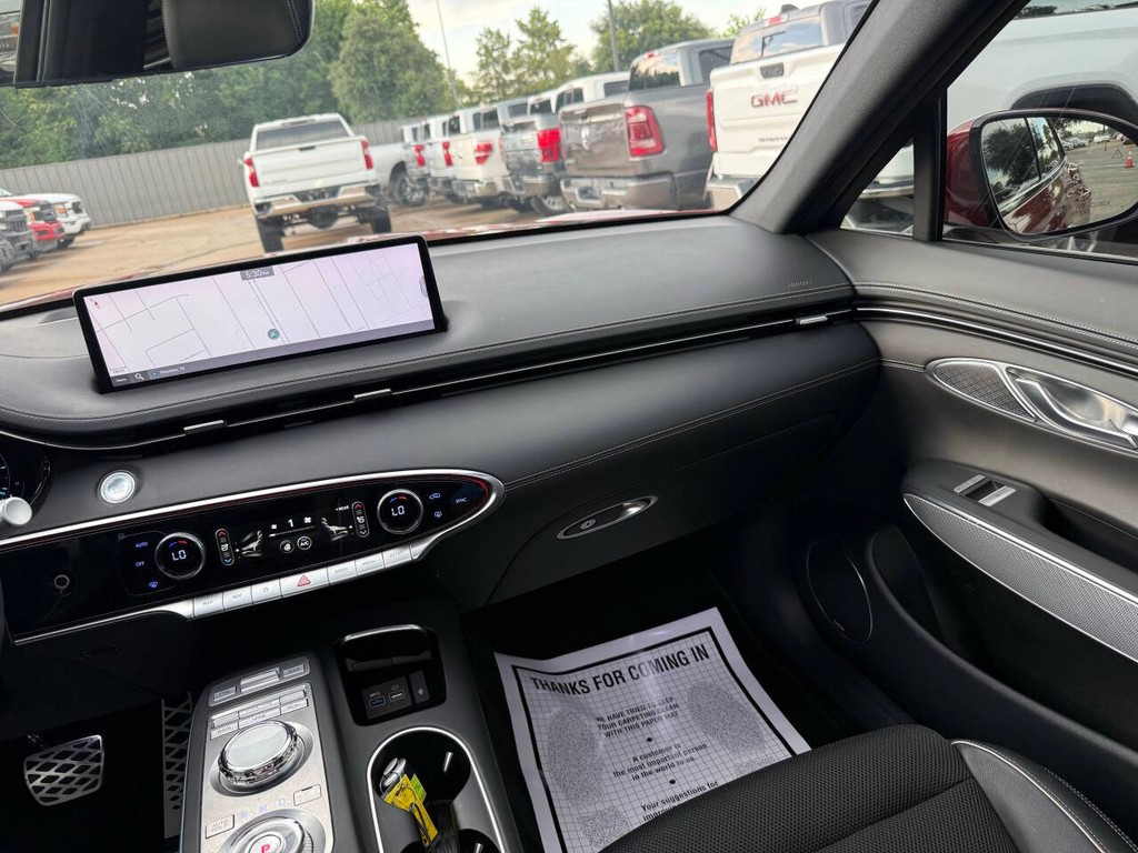 Genesis GV70 Vehicle Full-screen Gallery Image 20
