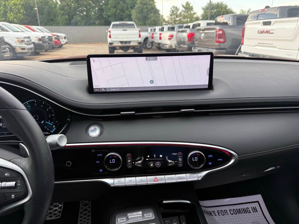 Genesis GV70 Vehicle Full-screen Gallery Image 24