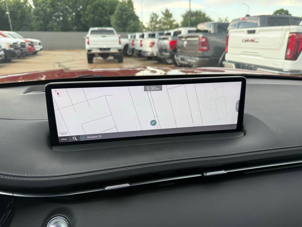 Genesis GV70 Vehicle Full-screen Gallery Image 25