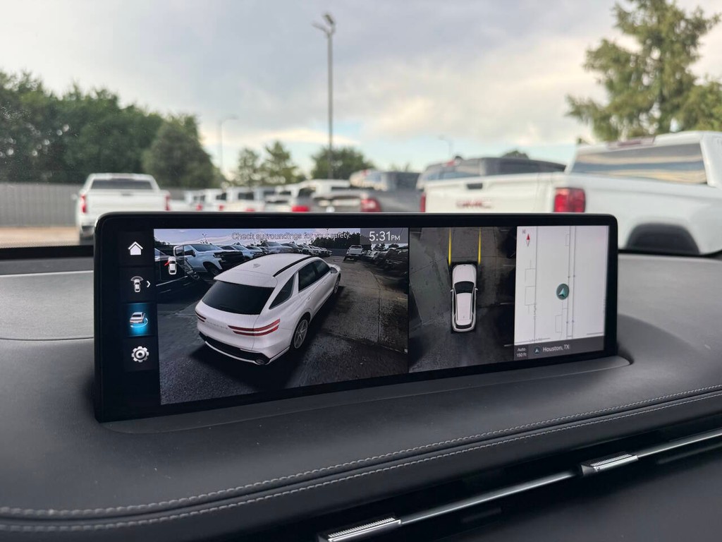 Genesis GV70 Vehicle Full-screen Gallery Image 26