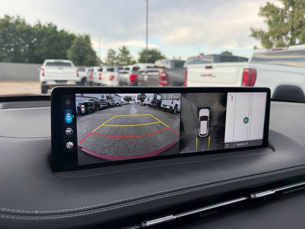 Genesis GV70 Vehicle Full-screen Gallery Image 29