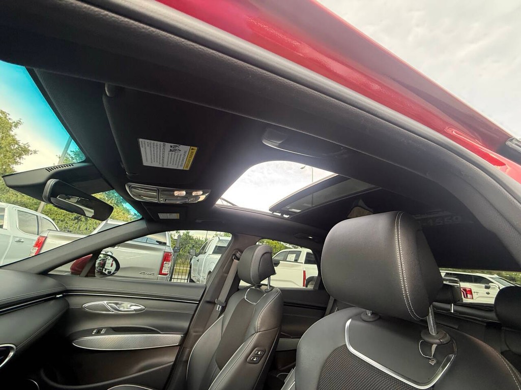 Genesis GV70 Vehicle Full-screen Gallery Image 31