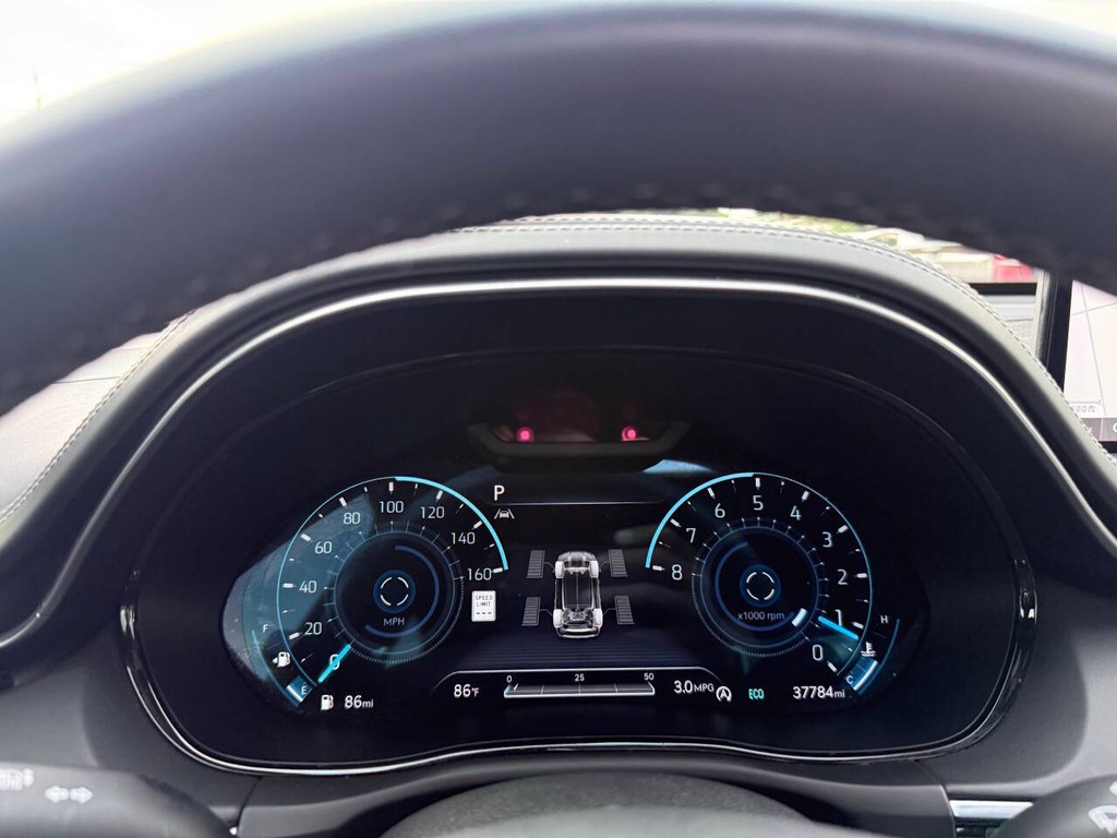 Genesis GV70 Vehicle Full-screen Gallery Image 32