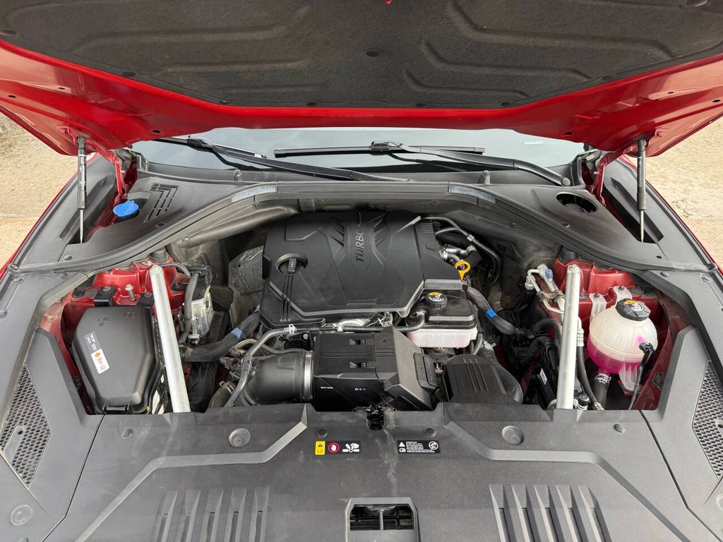 Genesis GV70 Vehicle Full-screen Gallery Image 35