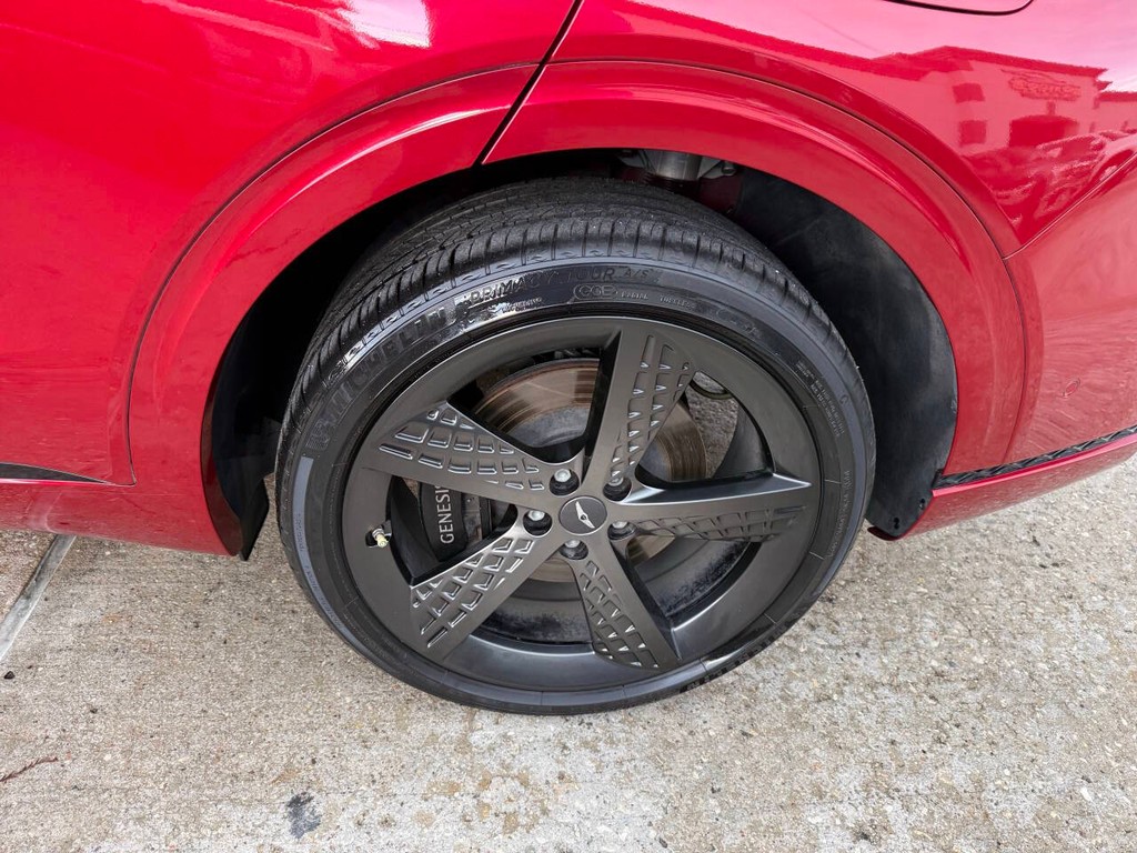 Genesis GV70 Vehicle Full-screen Gallery Image 36