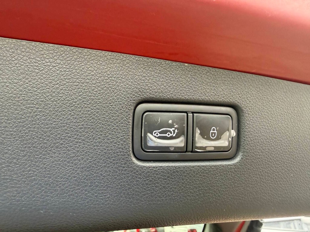 Genesis GV70 Vehicle Full-screen Gallery Image 38