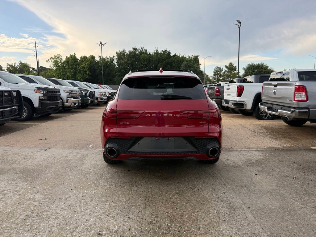 Genesis GV70 Vehicle Full-screen Gallery Image 39