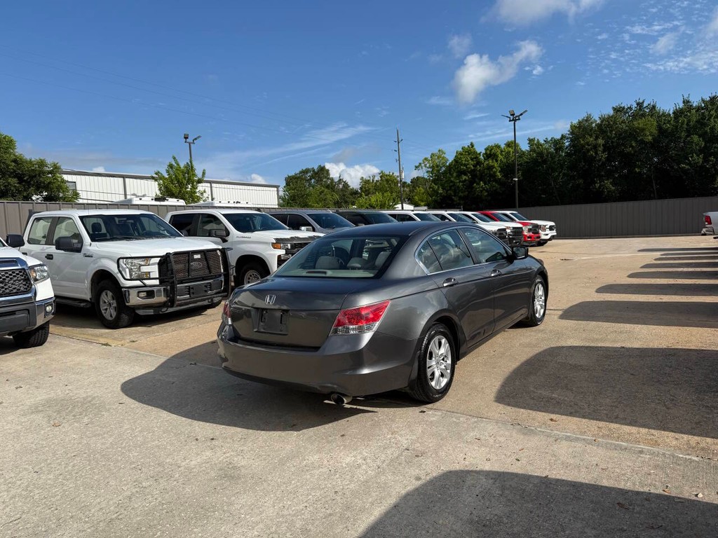 Honda Accord Sedan Vehicle Full-screen Gallery Image 05
