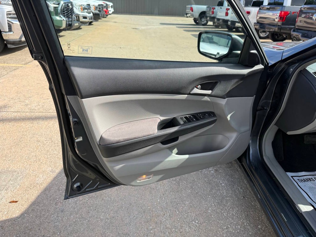 Honda Accord Sedan Vehicle Full-screen Gallery Image 08