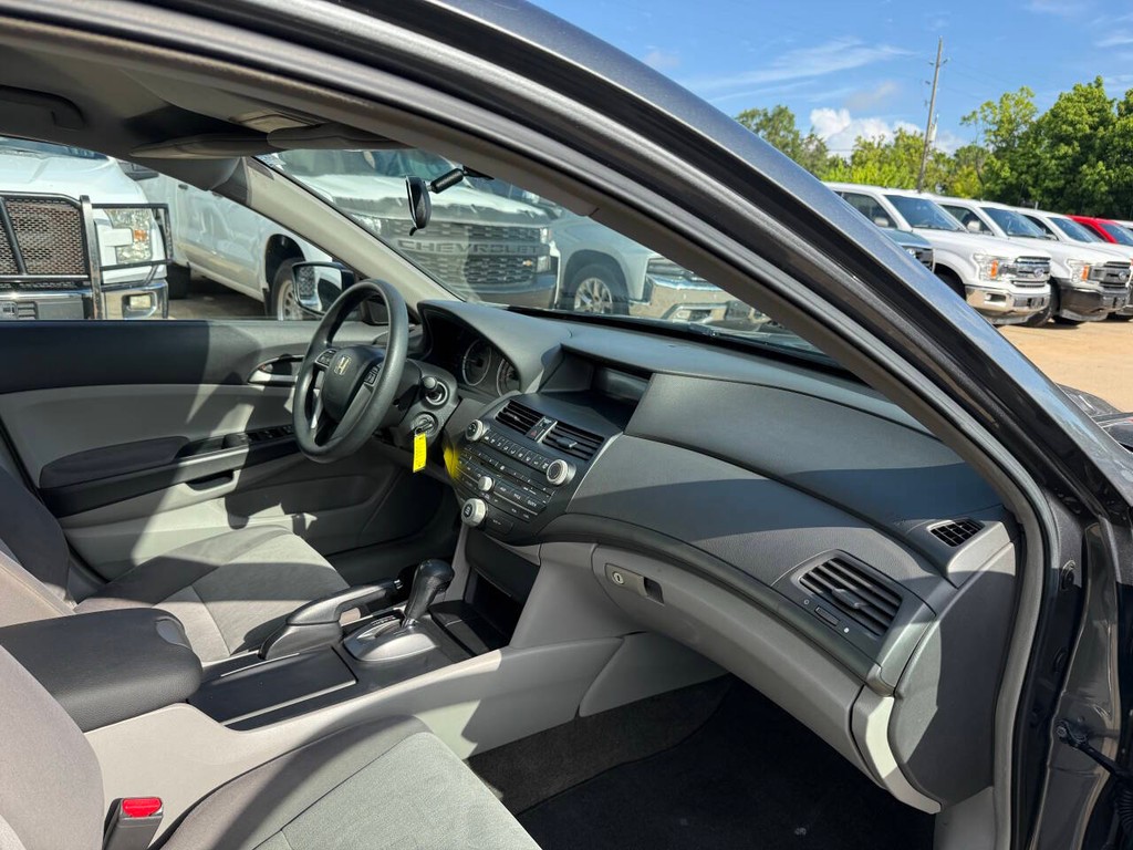 Honda Accord Sedan Vehicle Full-screen Gallery Image 09
