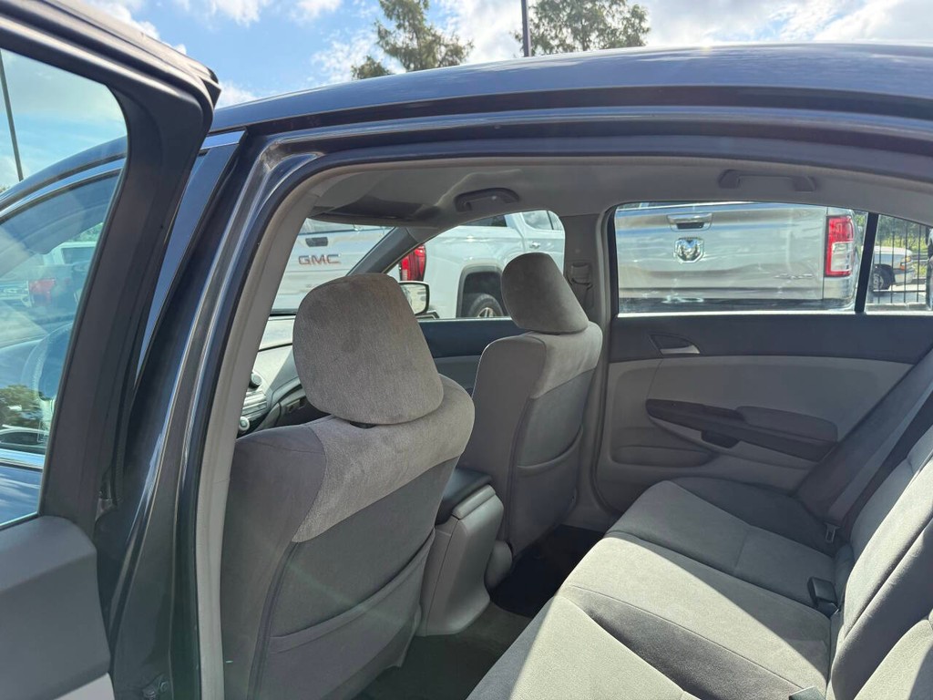Honda Accord Sedan Vehicle Full-screen Gallery Image 12