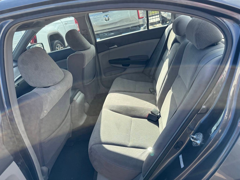 Honda Accord Sedan Vehicle Full-screen Gallery Image 13
