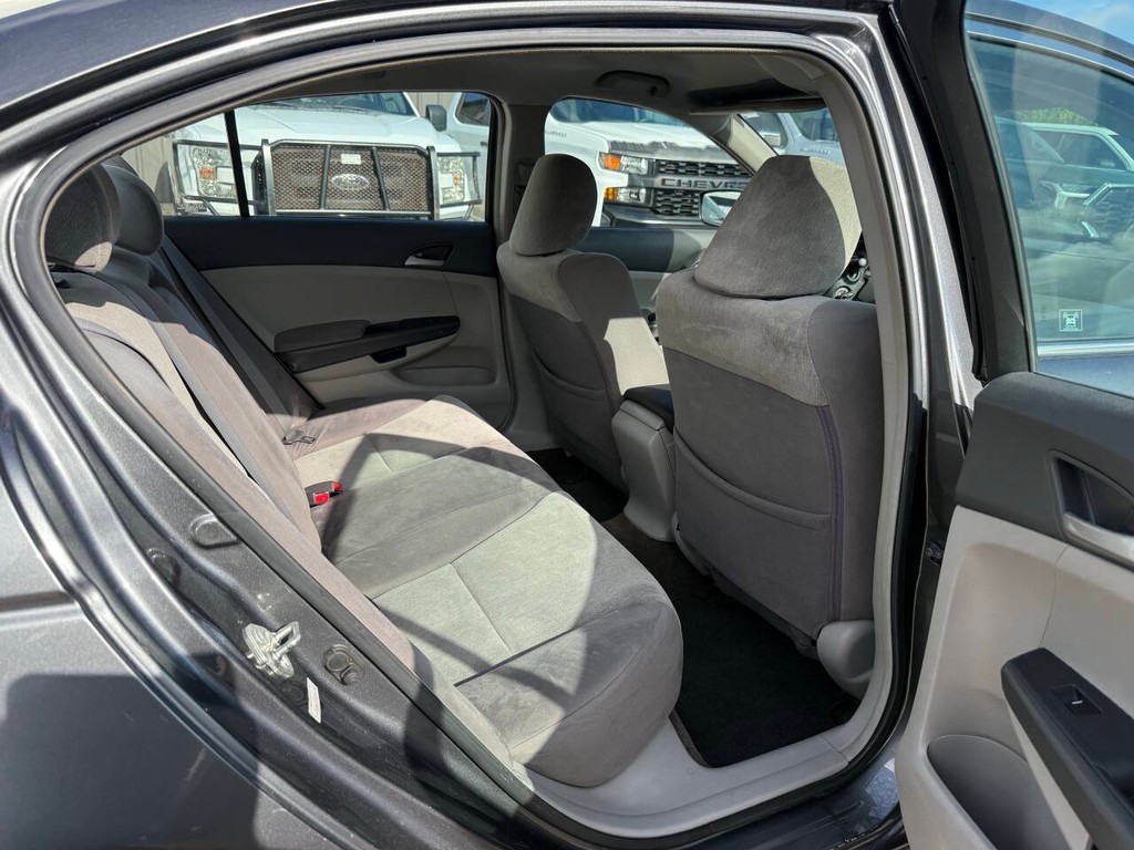 Honda Accord Sedan Vehicle Full-screen Gallery Image 15