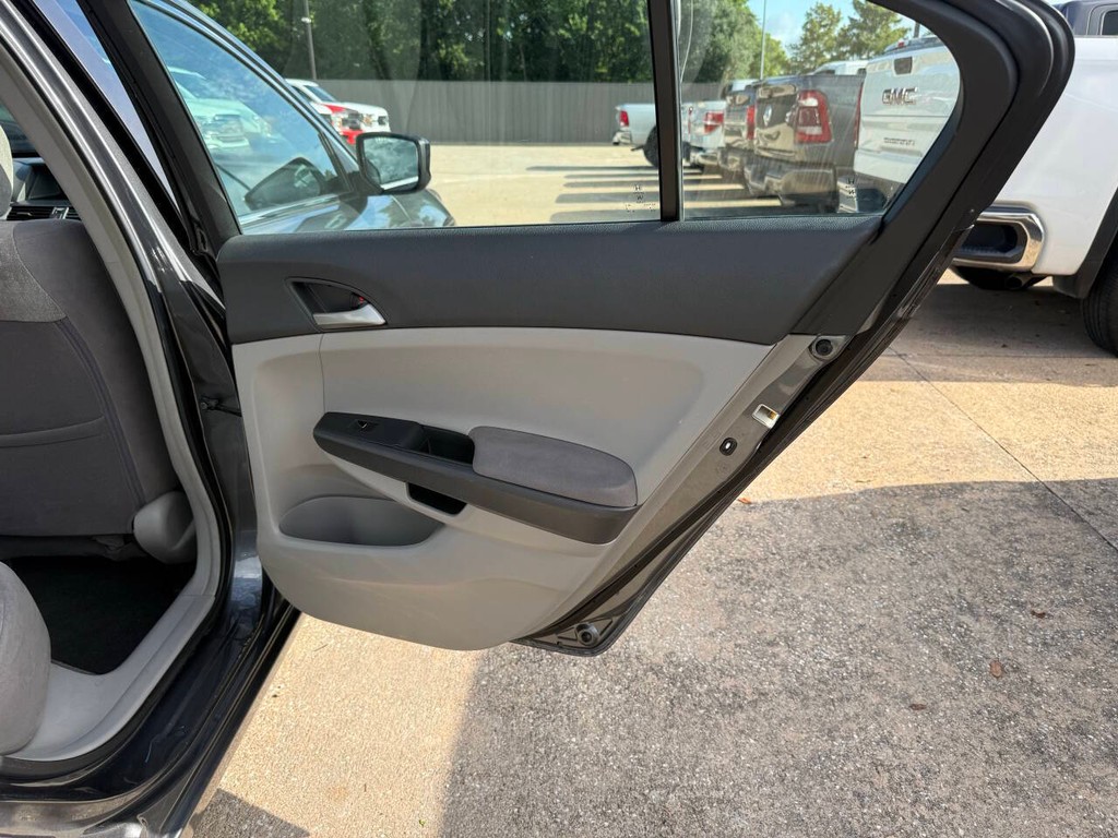 Honda Accord Sedan Vehicle Full-screen Gallery Image 16