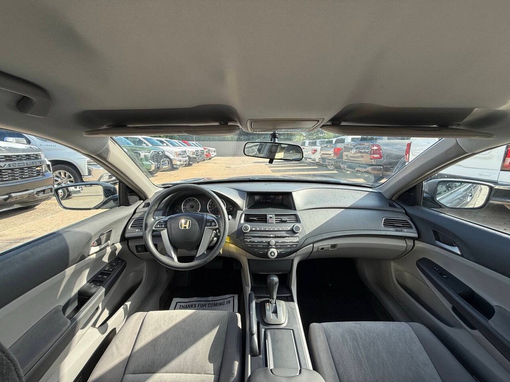 Honda Accord Sedan Vehicle Full-screen Gallery Image 18