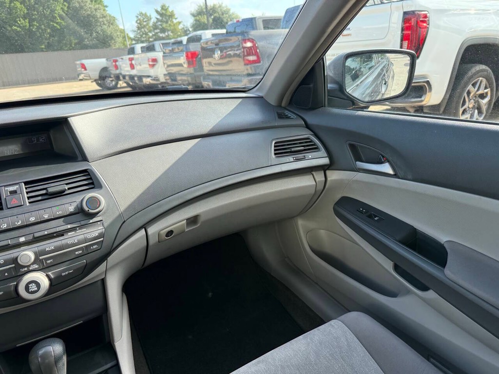 Honda Accord Sedan Vehicle Full-screen Gallery Image 20