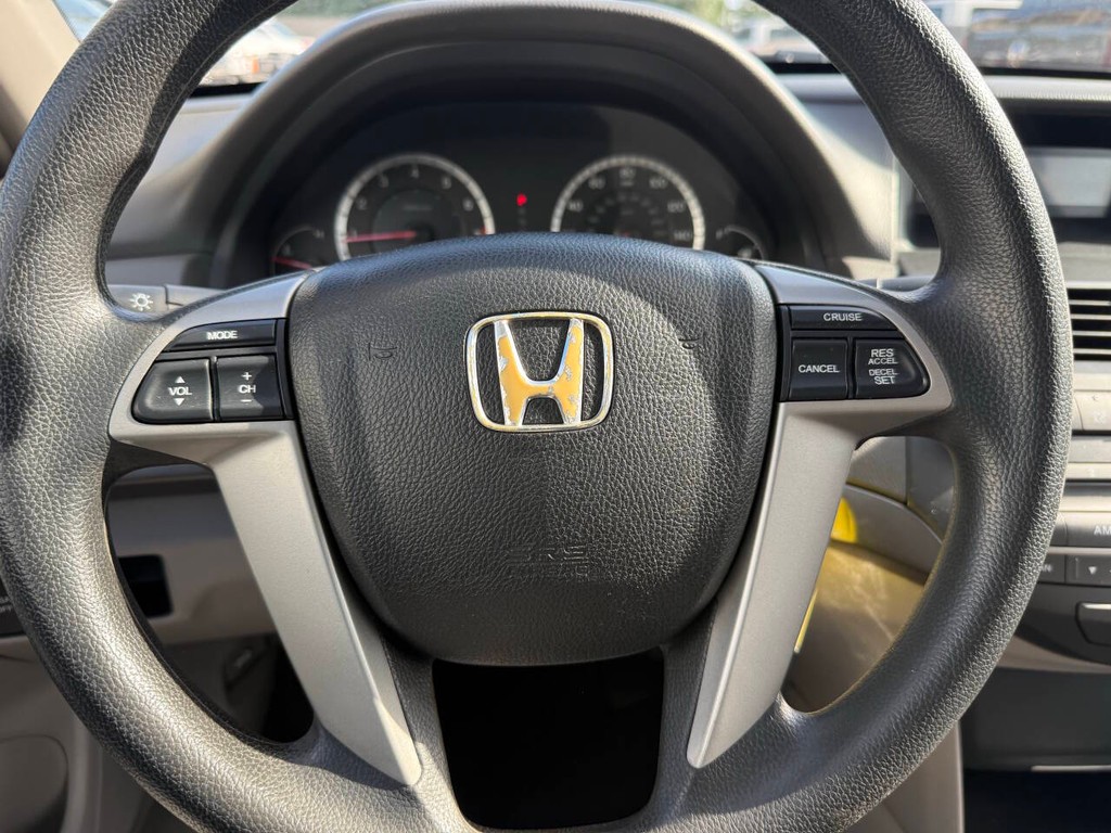 Honda Accord Sedan Vehicle Full-screen Gallery Image 23