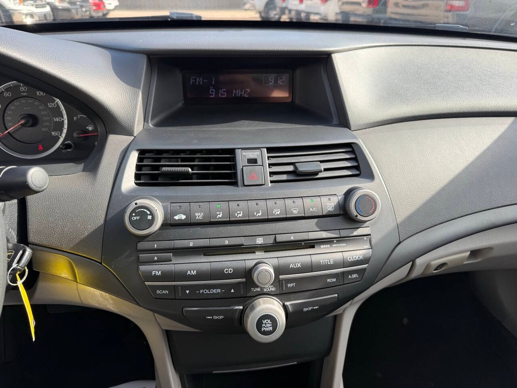 Honda Accord Sedan Vehicle Full-screen Gallery Image 24