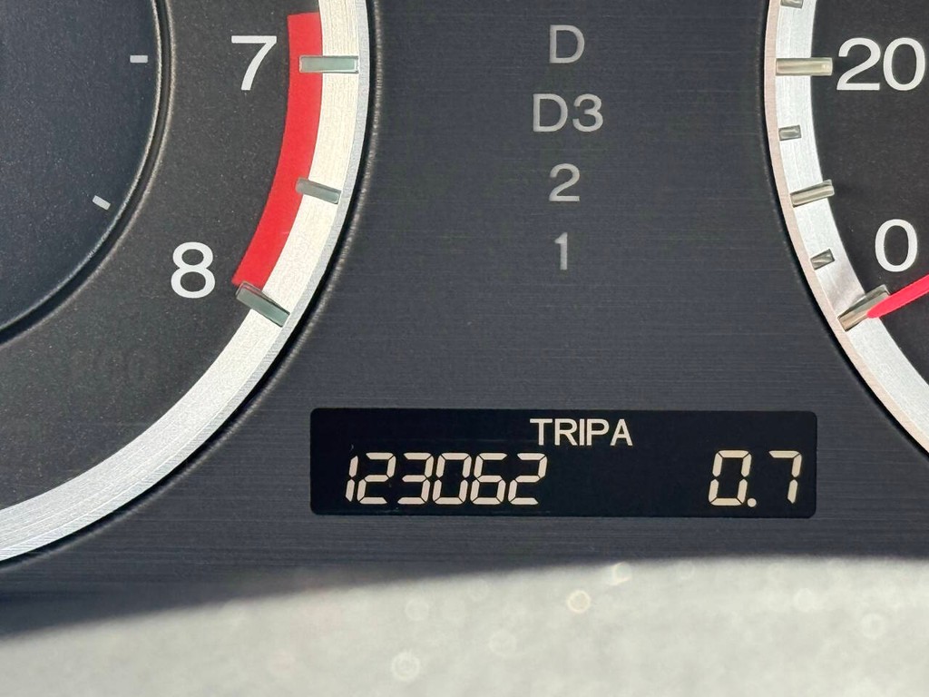Honda Accord Sedan Vehicle Full-screen Gallery Image 31