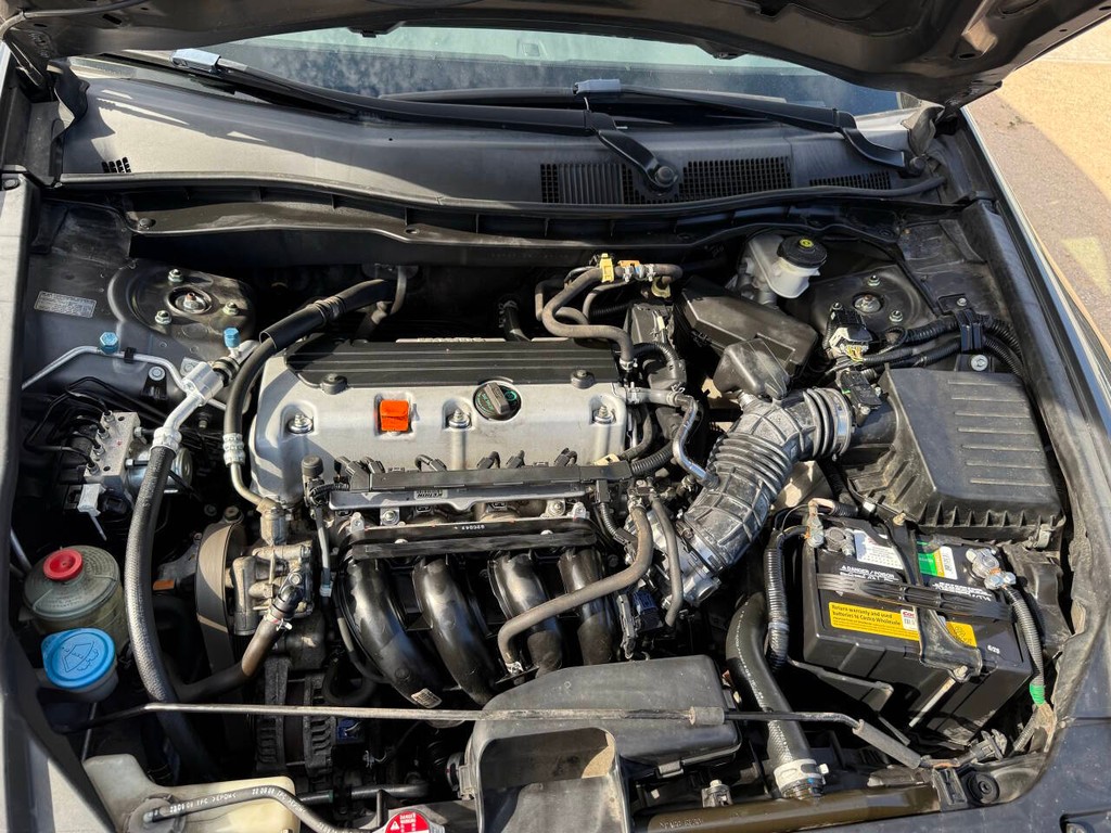 Honda Accord Sedan Vehicle Full-screen Gallery Image 33