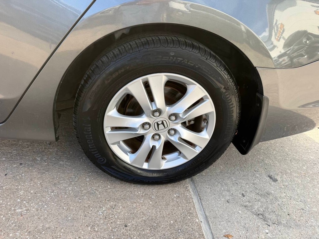 Honda Accord Sedan Vehicle Full-screen Gallery Image 34