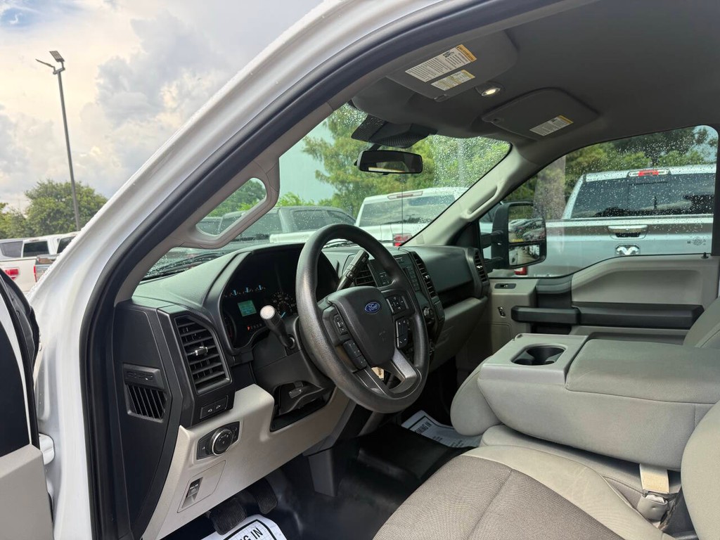 Ford F-150 Vehicle Full-screen Gallery Image 06