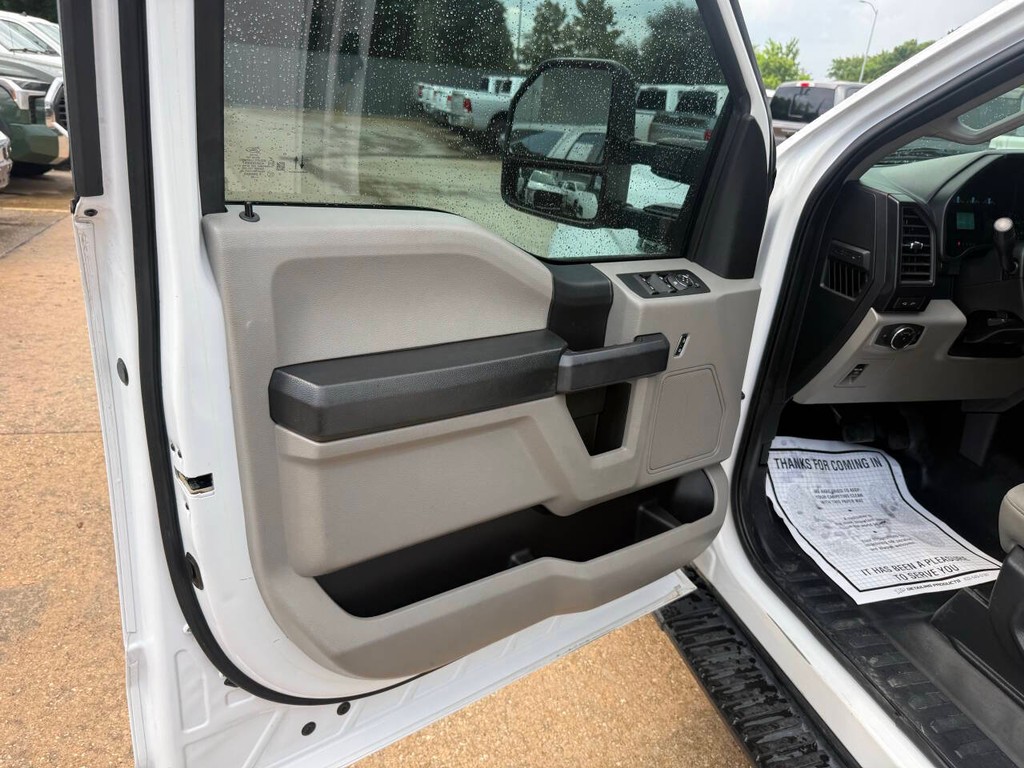 Ford F-150 Vehicle Full-screen Gallery Image 08