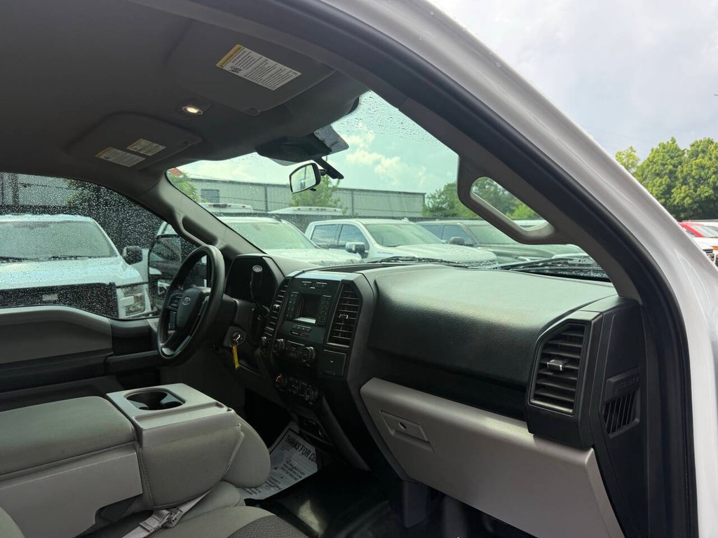 Ford F-150 Vehicle Full-screen Gallery Image 09