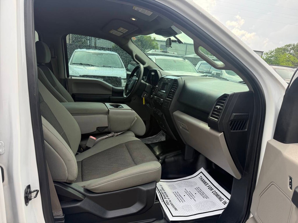 Ford F-150 Vehicle Full-screen Gallery Image 10
