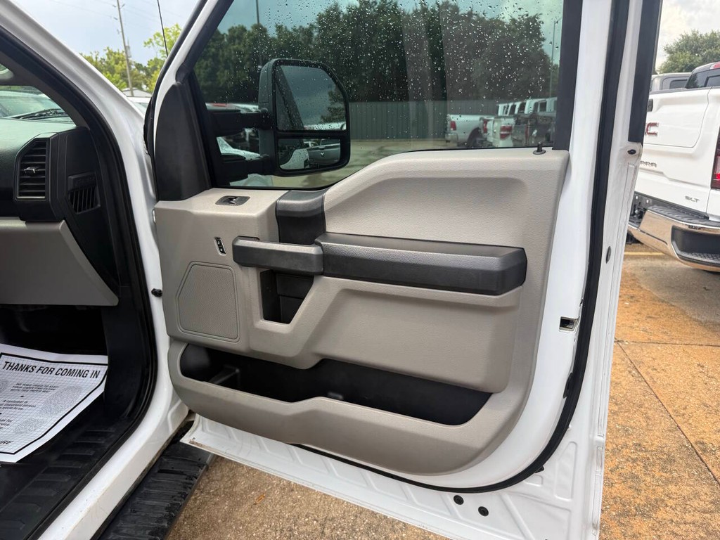 Ford F-150 Vehicle Full-screen Gallery Image 11