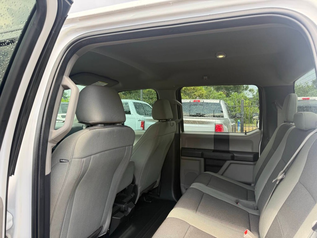 Ford F-150 Vehicle Full-screen Gallery Image 12