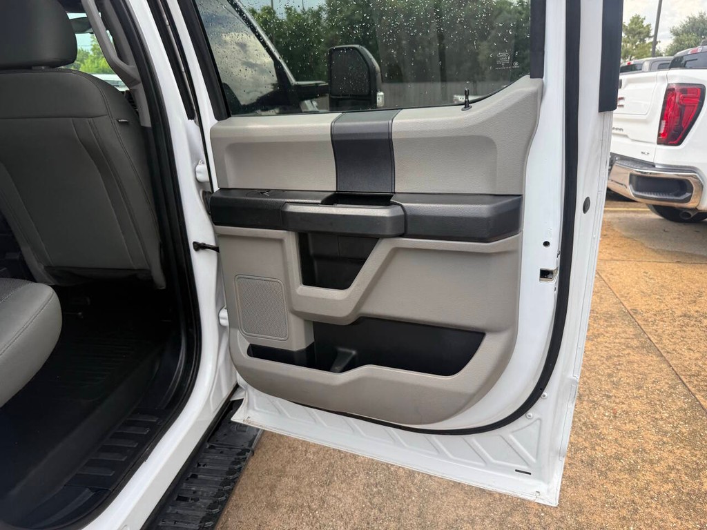 Ford F-150 Vehicle Full-screen Gallery Image 16