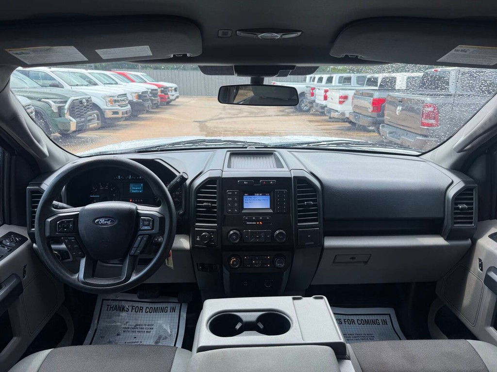 Ford F-150 Vehicle Full-screen Gallery Image 17