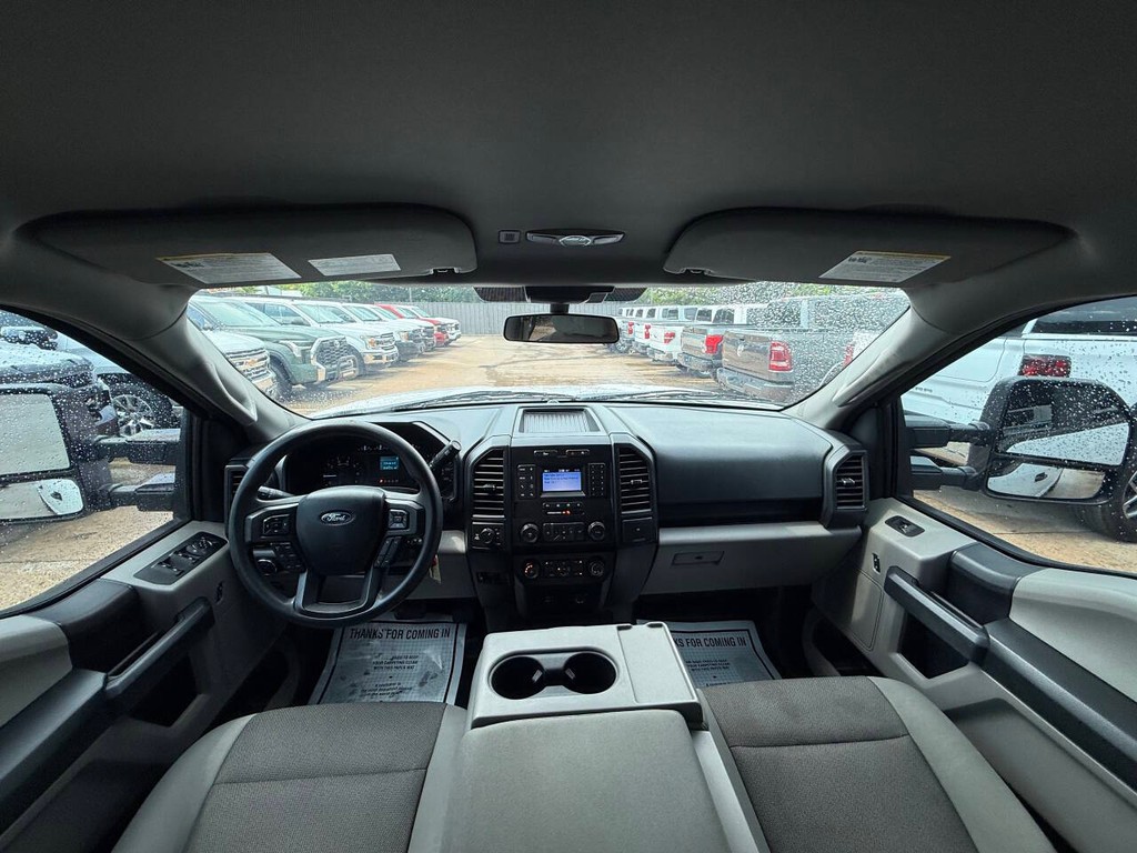 Ford F-150 Vehicle Full-screen Gallery Image 18