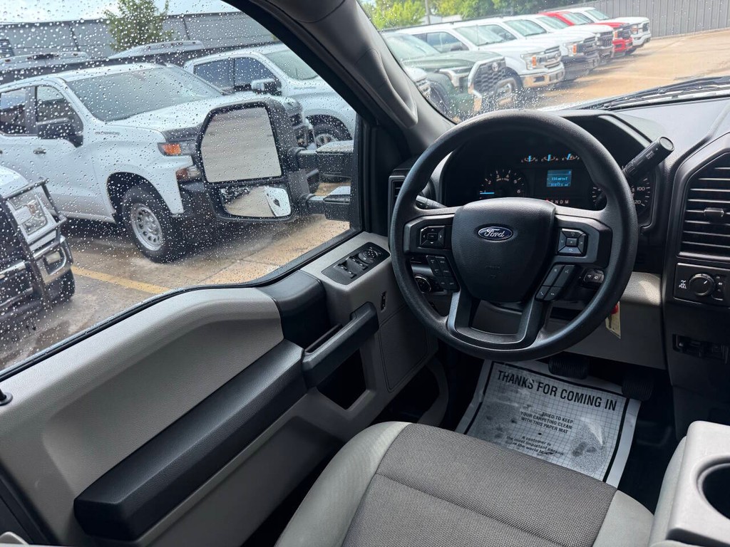 Ford F-150 Vehicle Full-screen Gallery Image 19