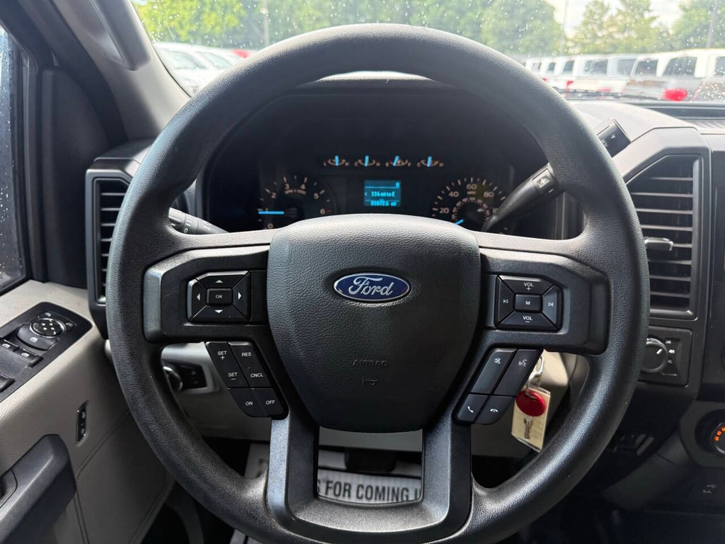 Ford F-150 Vehicle Full-screen Gallery Image 23