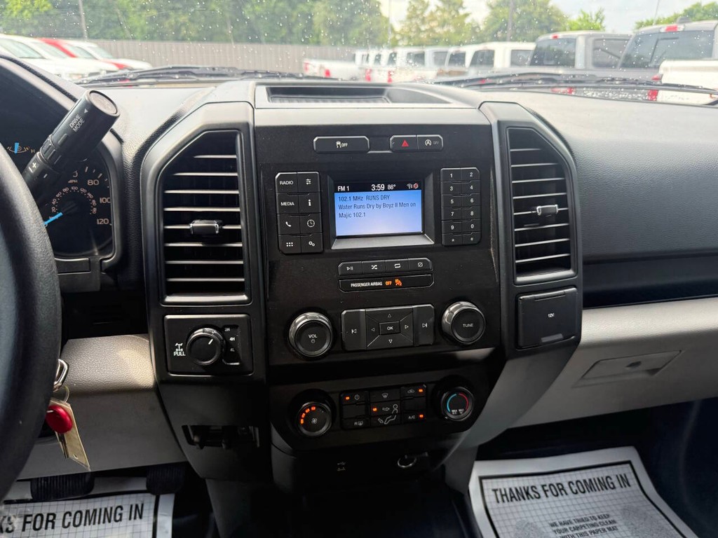 Ford F-150 Vehicle Full-screen Gallery Image 24