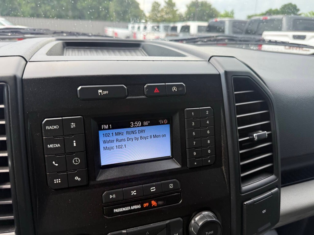 Ford F-150 Vehicle Full-screen Gallery Image 25