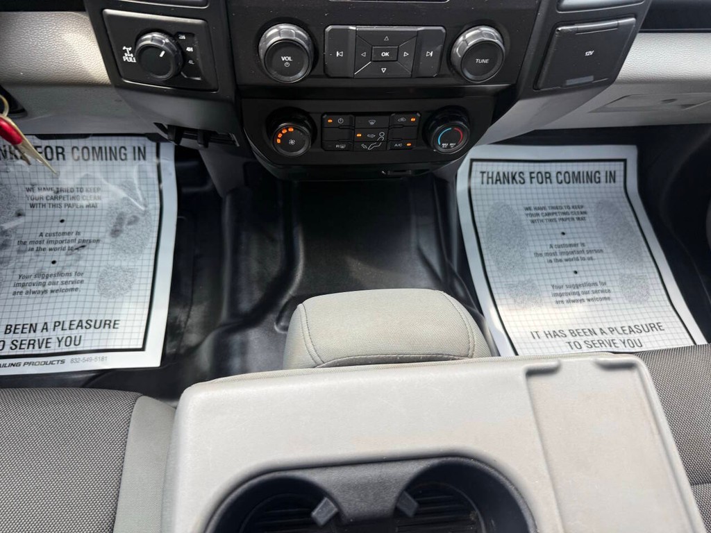 Ford F-150 Vehicle Full-screen Gallery Image 29