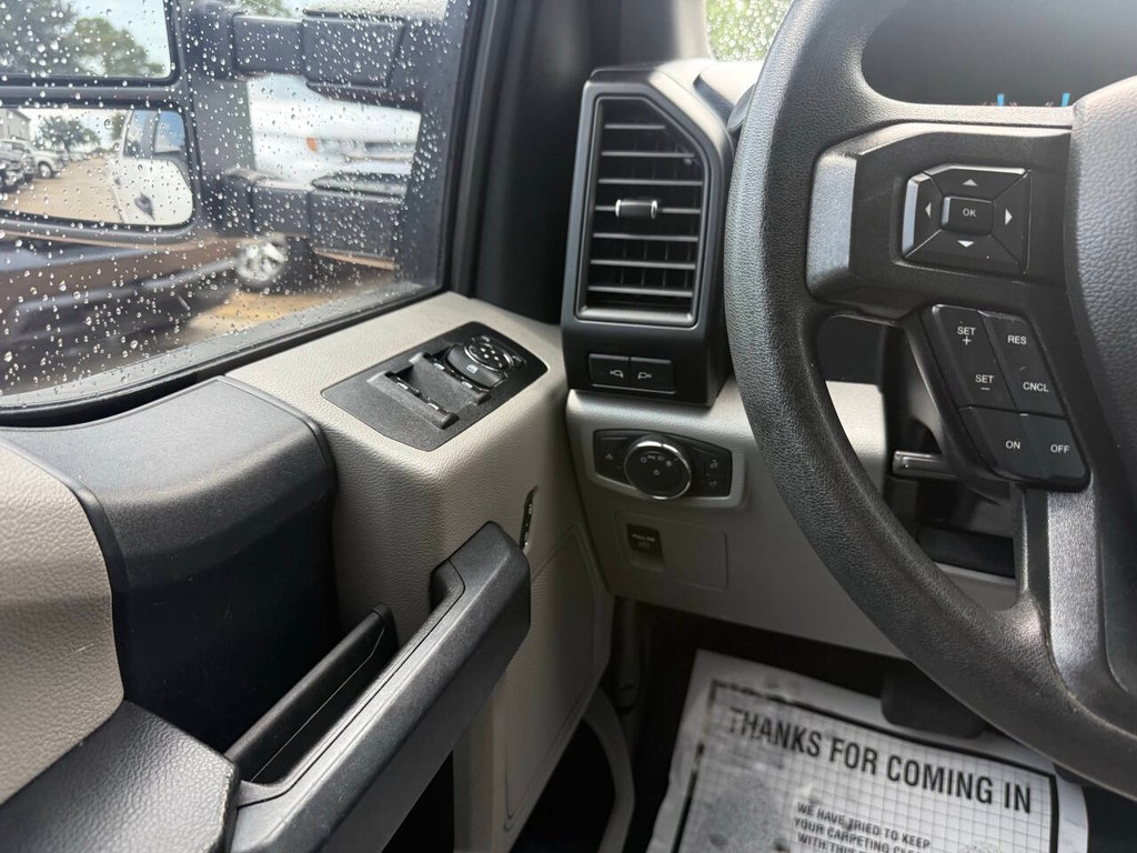 Ford F-150 Vehicle Full-screen Gallery Image 30