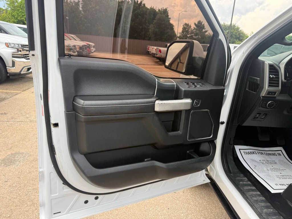 Ford F-150 Vehicle Full-screen Gallery Image 08