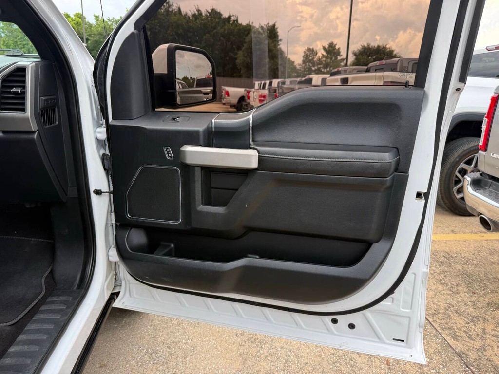 Ford F-150 Vehicle Full-screen Gallery Image 11