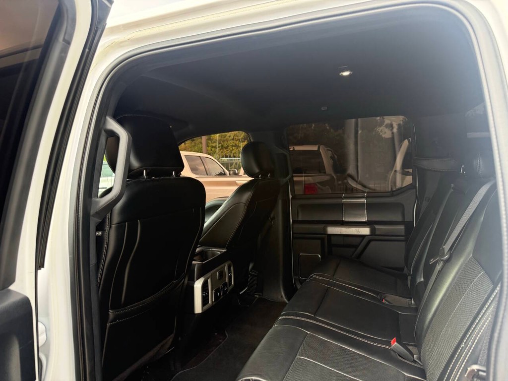 Ford F-150 Vehicle Full-screen Gallery Image 12