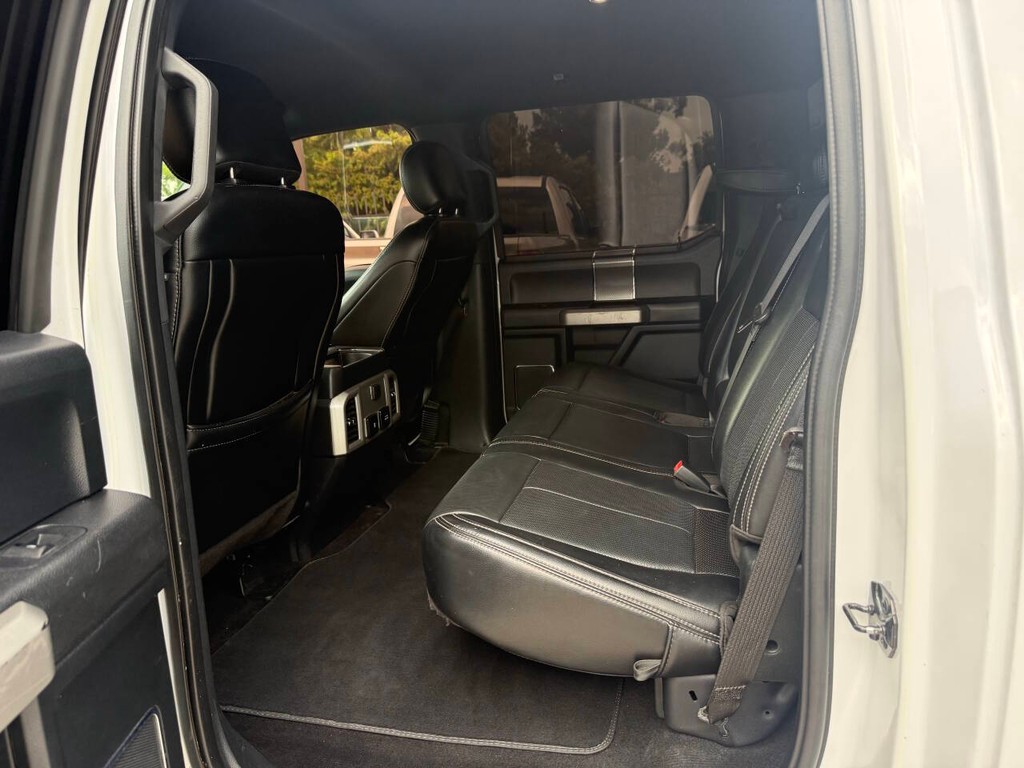 Ford F-150 Vehicle Full-screen Gallery Image 13